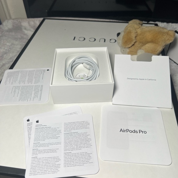 AirPods Pro BOX + oem charger cable + covers - Picture 6 of 7